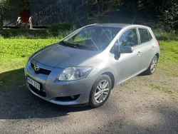 Grå Begagnad 2008 Toyota Auris Halvkombi | 49 000 kr (Marknadspris)