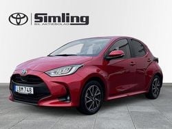 Röd Begagnad 2023 Toyota Yaris Hybrid Active Halvkombi | 234 900 kr (Lite dyr)