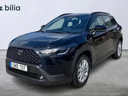 Svart Begagnad 2025 Toyota Corolla Cross Active SUV | 369 900 kr (Marknadspris)