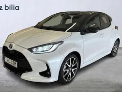 Vit Begagnad 2021 Toyota Yaris Hybrid Style Halvkombi | 229 900 kr (Marknadspris)