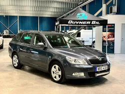 Mörkgrå (grå) Begagnad 2010 Skoda Octavia Elegance Kombi | 64 900 kr (Marknadspris)
