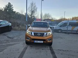 Orange Begagnad 2017 Nissan Navara Pickup | 250 000 kr (Marknadspris)