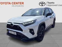 Vit Begagnad 2024 Toyota RAV4 Hybrid Sport SUV | 619 900 kr (Dyr)
