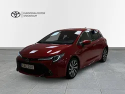 Röd Begagnad 2022 Toyota Corolla Style Halvkombi | 259 900 kr (Marknadspris)