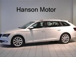 Vit Begagnad 2016 Skoda Superb Style Kombi | 139 000 kr (Marknadspris)
