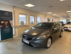 Grå Begagnad 2013 Volvo V40 Momentum Kombi | 94 900 kr (Bra pris)
