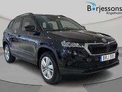 Svart Ny 2025 Skoda Karoq Selection SUV | 379 300 kr (Marknadspris)