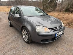 Mörkgrå Begagnad 2005 VW Golf IV Halvkombi | 19 900 kr (Marknadspris)