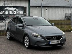 Grå Begagnad 2015 Volvo V40 Momentum Halvkombi | 89 900 kr (Marknadspris)