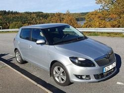 Silver Begagnad 2014 Skoda Fabia Ambiente Halvkombi | 75 000 kr (Marknadspris)