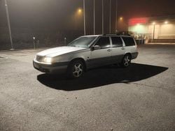 Grå Begagnad 2000 Volvo XC70 Kombi | 32 000 kr (Bra pris)