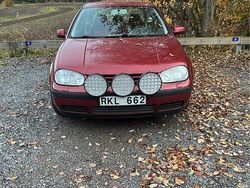 Röd Begagnad 2000 VW Golf IV Trendline Halvkombi | 3 000 kr