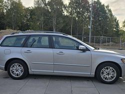 Grå Begagnad 2008 Volvo V50 Momentum Kombi | 27 000 kr (Marknadspris)