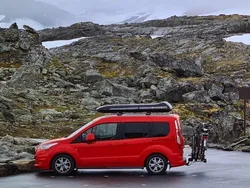 Röd Begagnad 2014 Ford Tourneo Connect Minibuss | 129 000 kr
