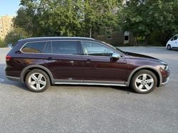Röd Begagnad 2018 VW Passat Alltrack Kombi | 168 000 kr (Marknadspris)