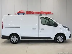 Vit svart Begagnad 2017 Renault Trafic Van | 119 900 kr