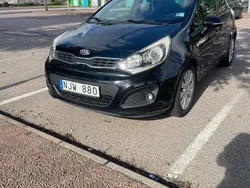Svart Begagnad 2014 Kia Rio Halvkombi | 31 000 kr (Marknadspris)