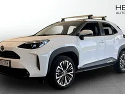 Vit (white) Begagnad 2023 Toyota Yaris Hybrid Halvkombi | 310 000 kr