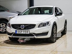 Vit Begagnad 2017 Volvo V60 CC Summum Kombi | 149 500 kr (Superpris)