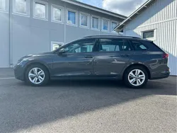 Grå Begagnad 2021 VW Golf VIII Kombi | 259 000 kr