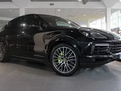 Svart Begagnad 2020 Porsche Cayenne SUV | 695 000 kr (Marknadspris)