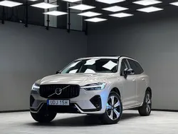 Ljusgrå Begagnad 2023 Volvo XC60 Plus SUV | 549 900 kr (Marknadspris)