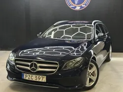 Mörkblå (blå) Begagnad 2017 Mercedes E400 Avantgarde Kombi | 299 800 kr (Marknadspris)