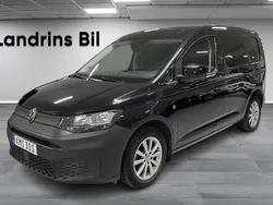 Svart Begagnad 2021 VW Caddy Minibuss | 187 375 kr (Marknadspris)