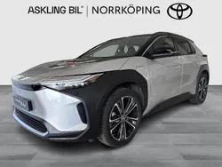 Silver Begagnad 2022 Toyota bZ4X Executive SUV | 389 000 kr