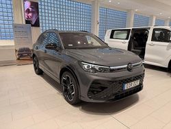 Mörkgrå Ny 2025 VW Tiguan R-line SUV | 688 700 kr