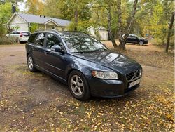 Blå Begagnad 2010 Volvo V50 Momentum Kombi | 33 000 kr (Marknadspris)