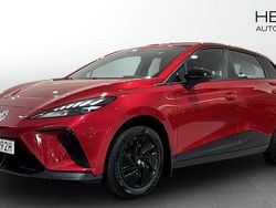Röd (red) Begagnad 2023 MG MG4 EV Halvkombi | 239 900 kr (Marknadspris)