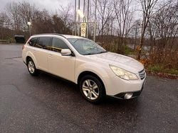 Vit Begagnad 2010 Subaru Outback Kombi | 58 000 kr (Superpris)