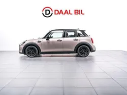 Grå Begagnad 2023 Mini Cooper Classic Halvkombi | 239 700 kr (Marknadspris)