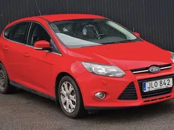 Röd Begagnad 2014 Ford Focus Titanium Halvkombi | 34 900 kr