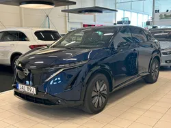 Blå (mörkblå met / svart tak) Begagnad 2023 Nissan Ariya Evolve SUV | 529 900 kr (Bra pris)