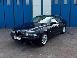 Blå Begagnad 2001 BMW 525 Sedan | 84 900 kr (Marknadspris)