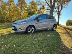 Grå Begagnad 2011 Ford Fiesta Titanium Halvkombi | 69 000 kr (Lite dyr)