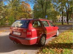 Röd Begagnad 2004 Skoda Octavia Tour Kombi | 34 000 kr (Marknadspris)
