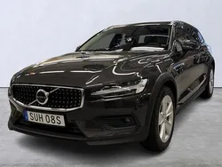 Grå Begagnad 2023 Volvo V60 CC Core Kombi | 409 000 kr (Marknadspris)