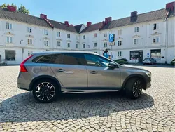Grå Begagnad 2018 Volvo V60 CC Standard Kombi | 210 000 kr (Bra pris)