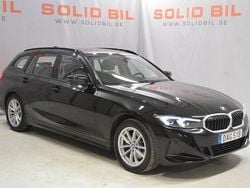 Svart Begagnad 2023 BMW 330e Shadowline Kombi | 369 900 kr
