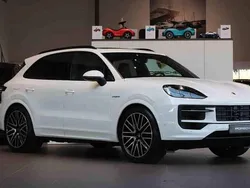 Vit Ny 2026 Porsche Cayenne SUV | 1 357 200 kr