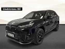 Mörkblå Begagnad 2023 Toyota RAV4 Hybrid Sport SUV | 584 900 kr (Lite dyr)