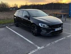Svart Begagnad 2017 Volvo V60 Momentum Kombi | 310 000 kr
