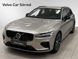 Grå Begagnad 2024 Volvo V60 Plus Kombi | 494 900 kr (Marknadspris)