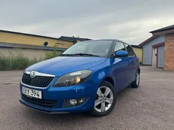 Blå Begagnad 2015 Skoda Fabia Ambiente Halvkombi | 64 900 kr (Marknadspris)
