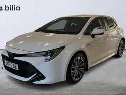 Vit Begagnad 2019 Toyota Corolla Hybrid Style Halvkombi | 219 900 kr (Marknadspris)