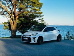 Vit Begagnad 2021 Toyota Yaris Halvkombi | 419 900 kr (Bra pris)