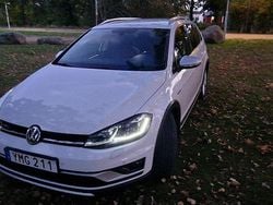 Vit Begagnad 2018 VW Golf Alltrack Kombi | 139 000 kr (Marknadspris)